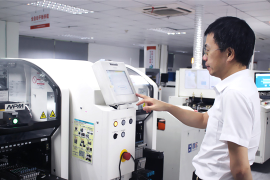 宝安日报报道：银河官网公司顾伟 三十载初心不改 深耕LED显示屏研发