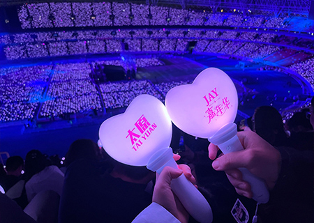 银河官网透明屏和荧光棒引爆周杰伦太原演唱会（第三场）