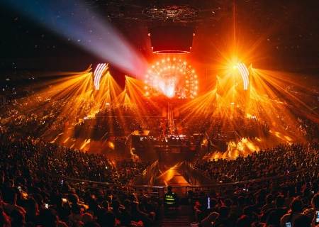 银河官网LED显示屏闪耀痛仰乐队天津演唱会