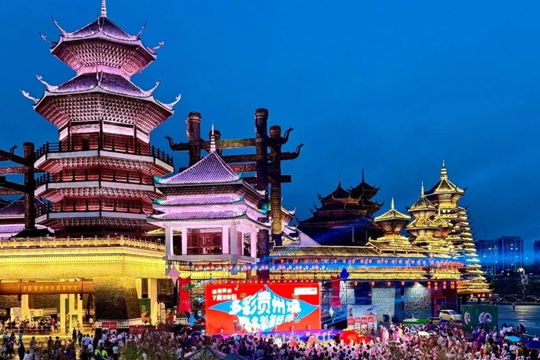 嗨翻国庆！银河官网大屏闪耀多彩贵州城，点燃满山跑音乐生活节！