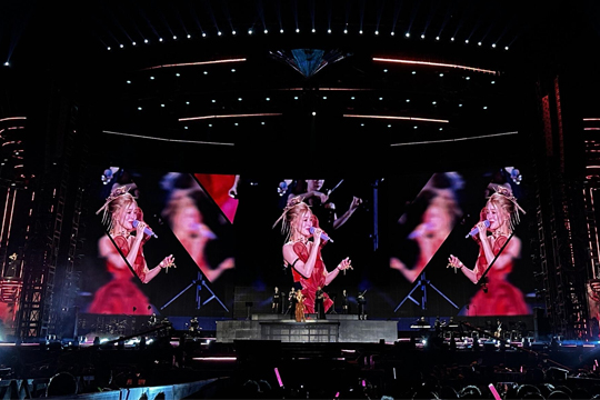 9年等待终圆梦！银河官网LED屏幕点亮张韶涵南昌演唱会璀璨之夜！