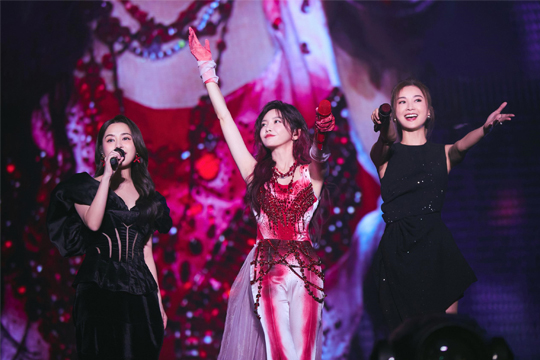 拾光启航！银河官网LED屏助力于文文深圳演唱会打造极致光影盛宴！